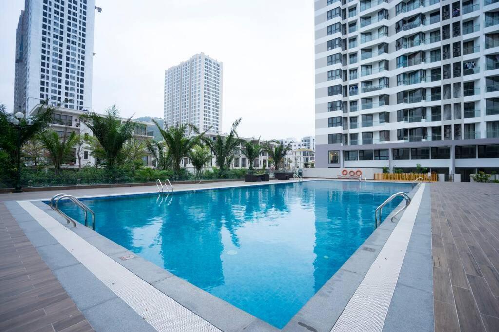 *Ha Long Homestay @ Sunrise Apartment- 4 Br Exterior photo